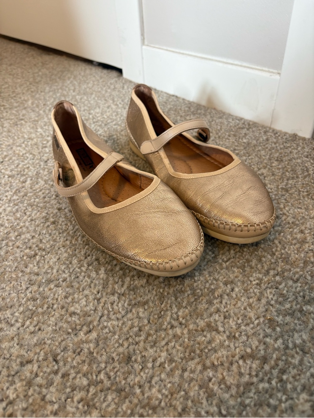 Pikolinos Mary Jane Flats in Metallic Gold - Size 39 - Picture 2 of 8